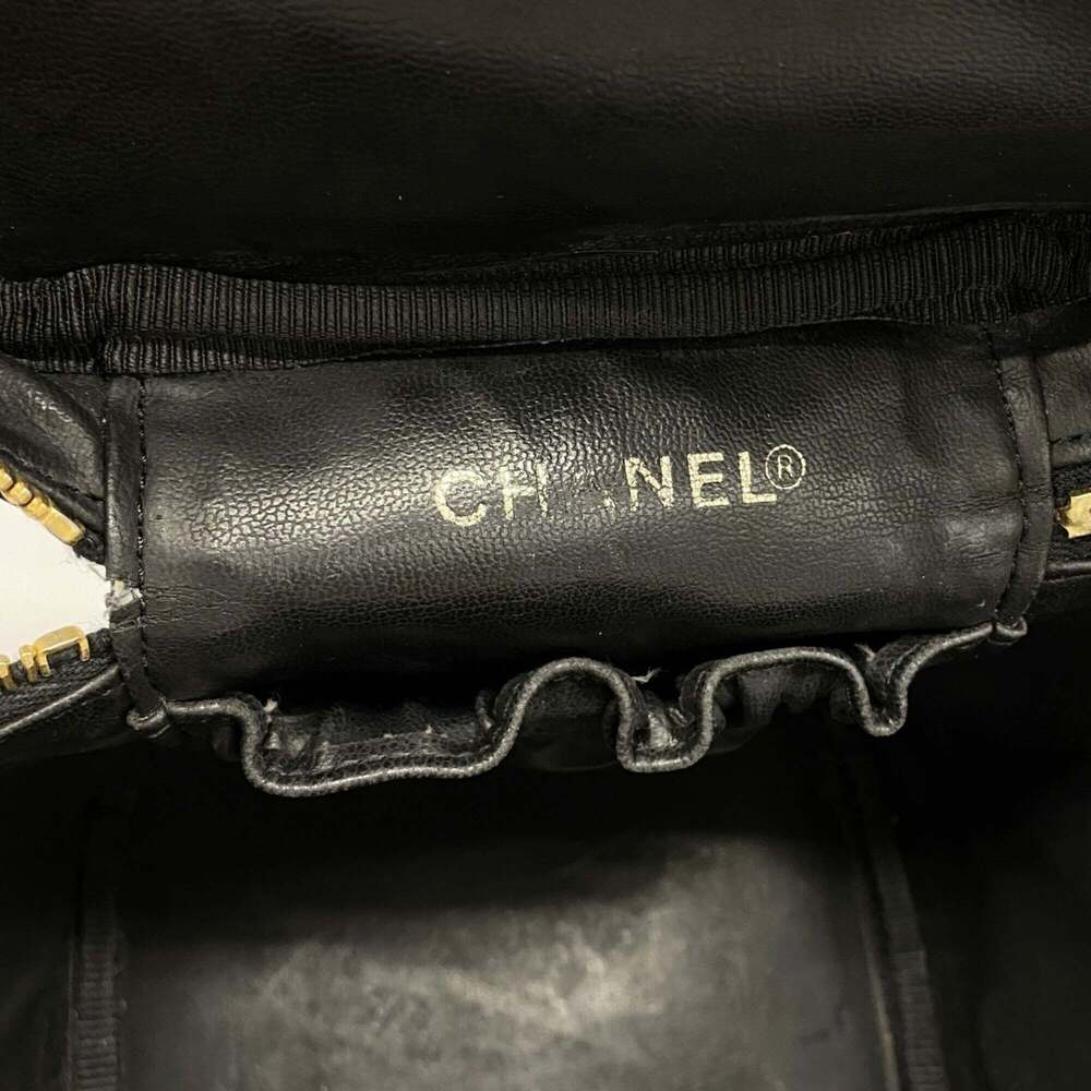 CHANEL Black Caviar Leather Vanity Bag - Picture 5 of 11